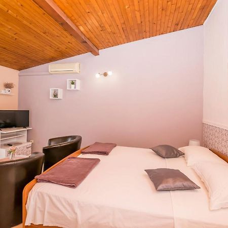 Apartments And Room Zinka فوديس المظهر الخارجي الصورة
