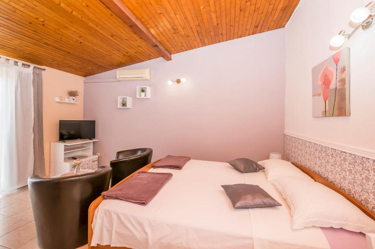 Apartments And Room Zinka فوديس المظهر الخارجي الصورة