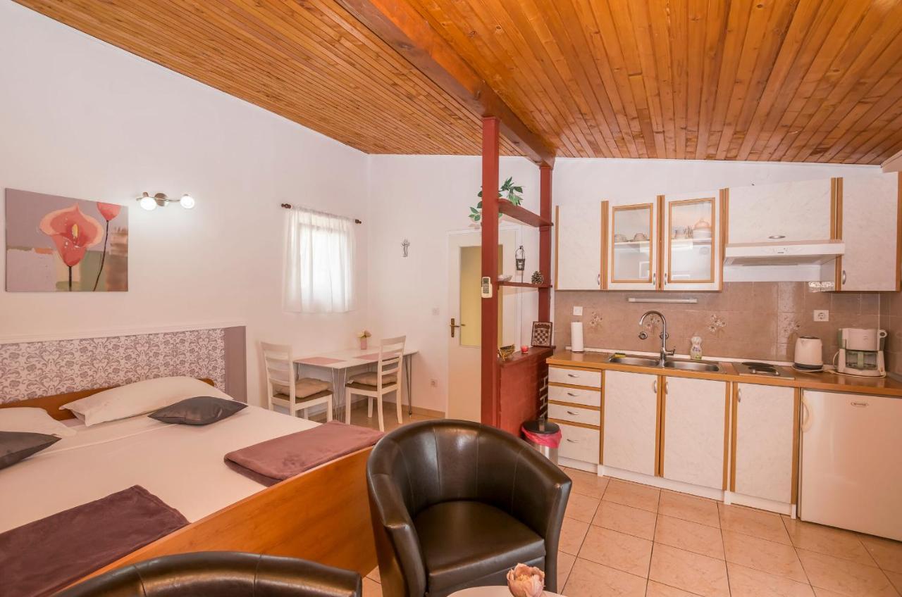 Apartments And Room Zinka فوديس المظهر الخارجي الصورة
