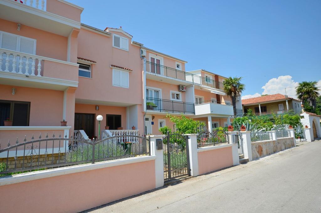 Apartments And Room Zinka فوديس المظهر الخارجي الصورة